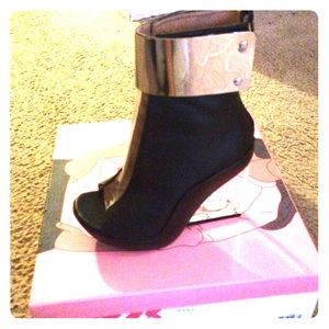 Jeffrey Campbell Roni MC 7.5 (reposting not sold)