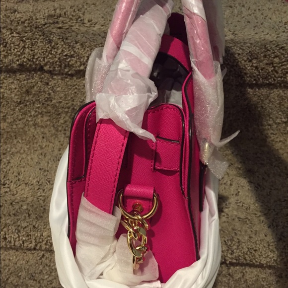 ♥️SOLD♥️Michael Kors Hamilton Raspberry - Picture 3 of 3