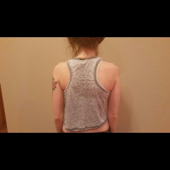 Gray crop top with pocket - Picture 2 of 3