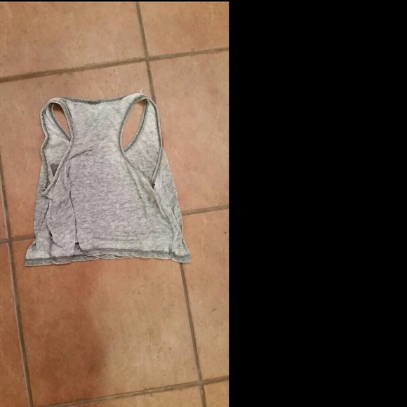 Gray crop top with pocket - Picture 3 of 3