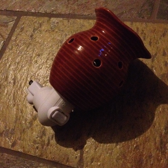 Scentsy wall plug in