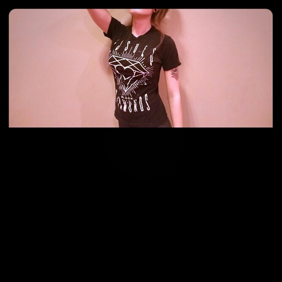 Hot Topic Tops - Issues band tee.