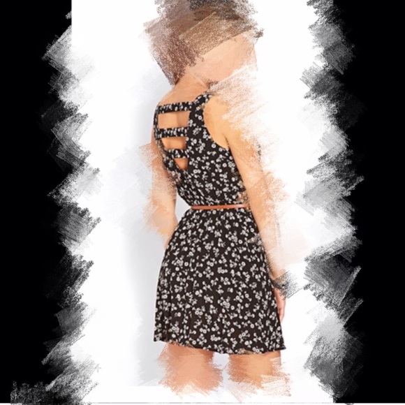 🎀F21 Black & White dress with floral patterns🎀