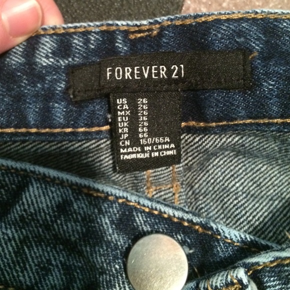 High wasted distressed shorts - Picture 3 of 3