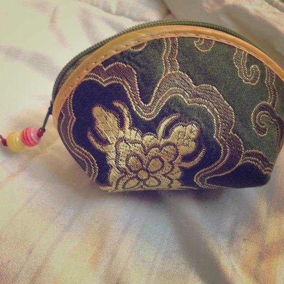 Oriental-patterned coin purse - Picture 1 of 3
