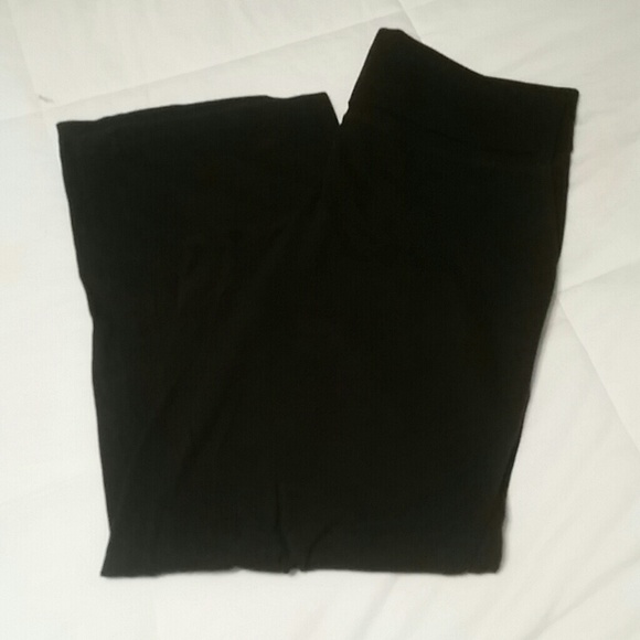 Black yoga pants