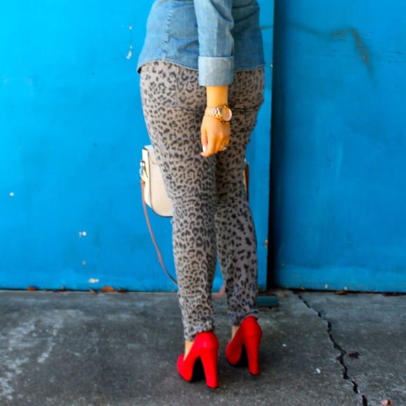 Sold in bundle: Grey Leopard Print Skinny Jeans - Picture 2 of 4