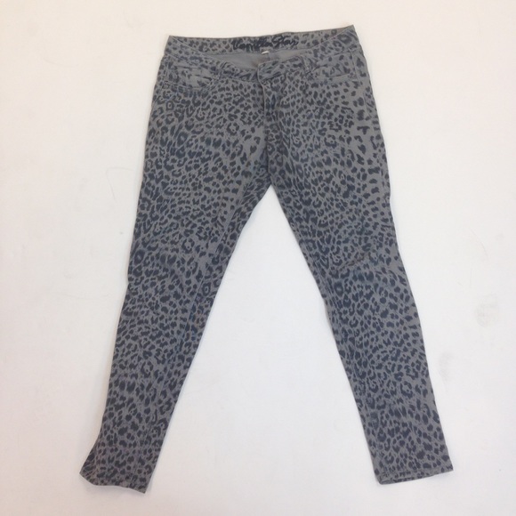 Sold in bundle: Grey Leopard Print Skinny Jeans - Picture 3 of 4