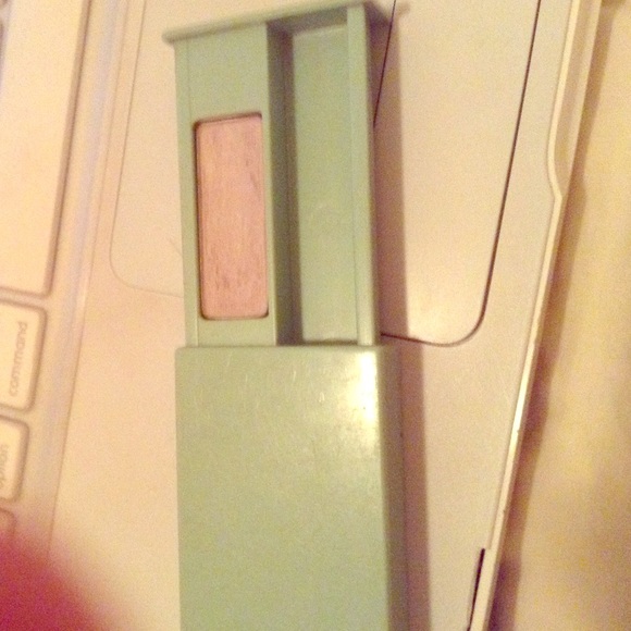 Clinique seashell pink eyeshadow - Picture 1 of 4