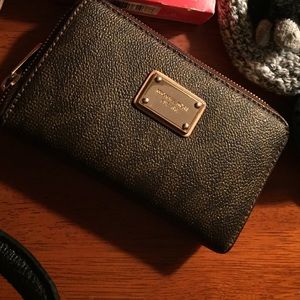 Michael Kors wristlet phone case / wallet