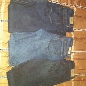 3 woman Levi's jeans size 6/28