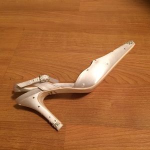 NWT Extraordinary crystal-embellished white shoes