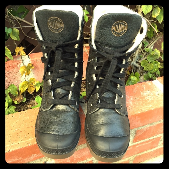 Black leather lace-up boot with cream wool lining!