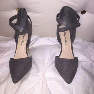Grey point heels