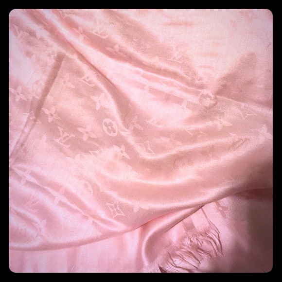 ✂️15% off✂️Louis Vuitton scarf