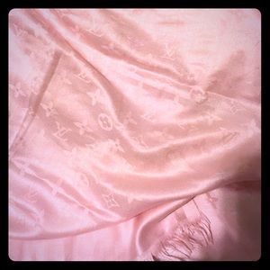 ✂️15% off✂️Louis Vuitton scarf