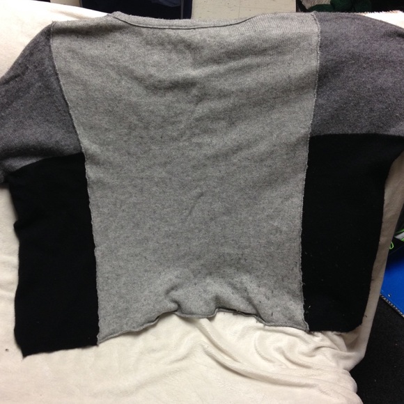 Tri-color Oversized Sweater - Picture 2 of 2