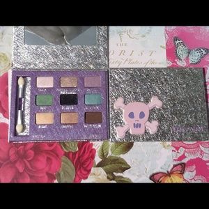 Urban decay skull palette (old version)