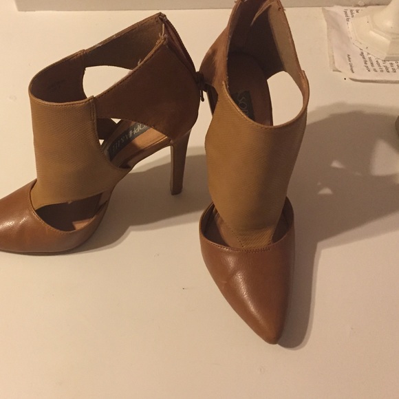 Sophia and Lee "Sheldon" barely worn heels - Picture 4 of 4