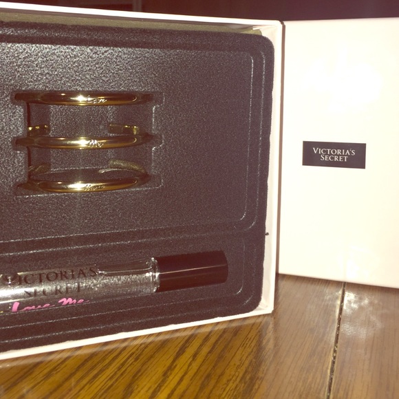 Victoria's Secret 3 bangles and fragrance package