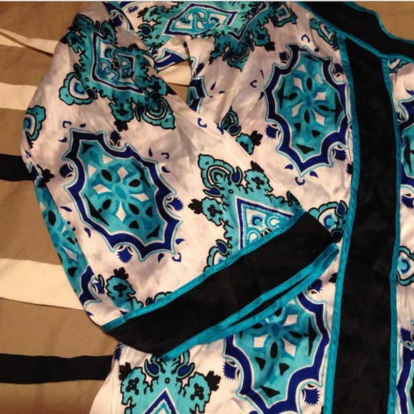 BEBE KIMONO SHIRT ❤️❤️❤️❤️ - Picture 2 of 4