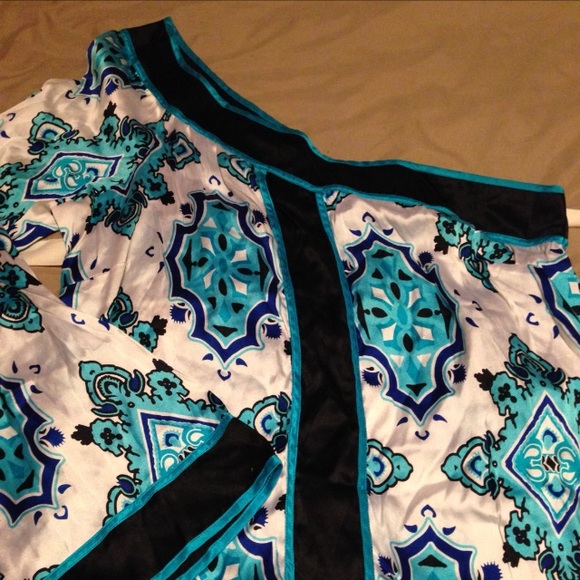BEBE KIMONO SHIRT ❤️❤️❤️❤️ - Picture 3 of 4