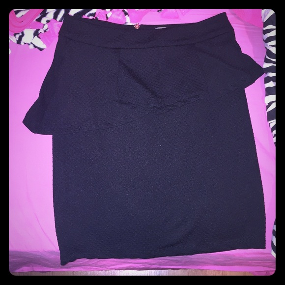 🚫 SOLD 🚫 Peplum Black Pencil Skirt!