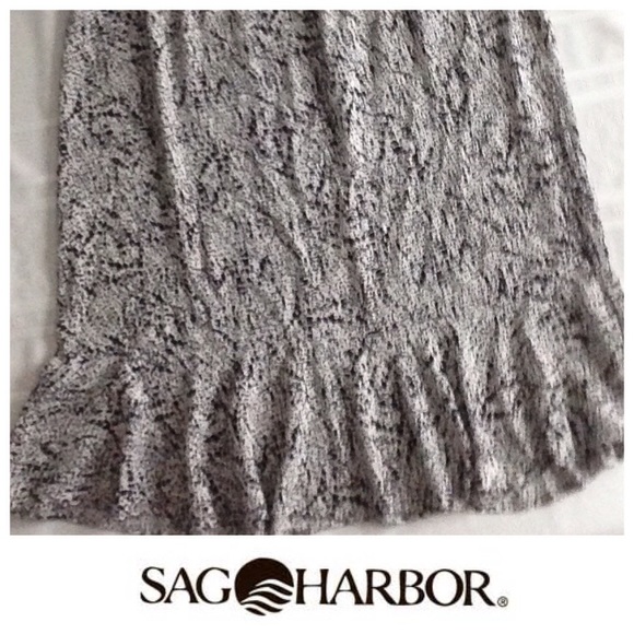 Black and White Print Subtle Ruffle Bottom Skirt.