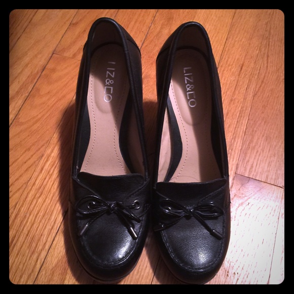 Liz&Co Black Wedges