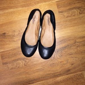 Classic black Lucky Brand flats