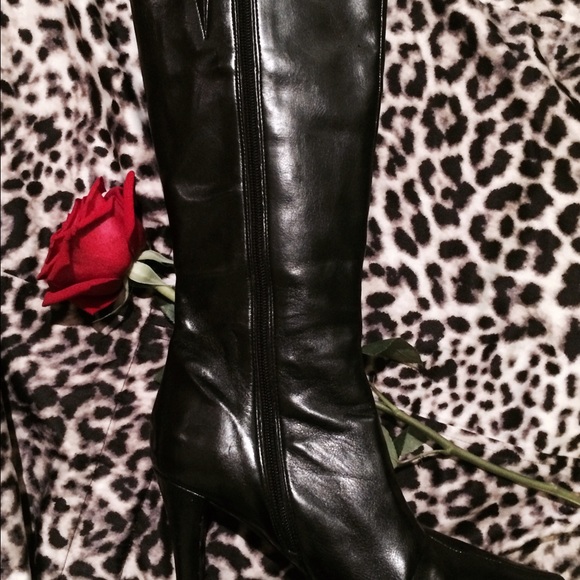 🌺💄SOLD💄🌺Black Leather Boots Size 6 1/2 - Picture 2 of 4