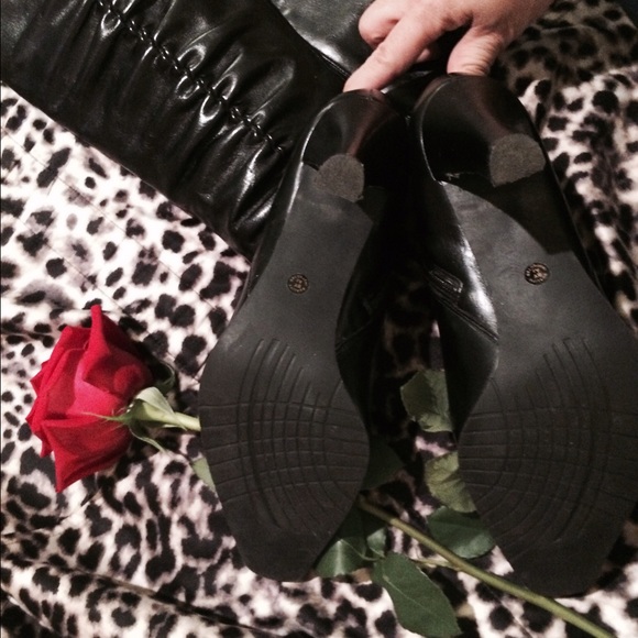 🌺💄SOLD💄🌺Black Leather Boots Size 6 1/2 - Picture 3 of 4