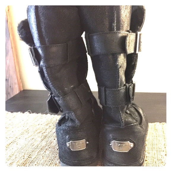 Bearpaw black textured boots with silver detailing