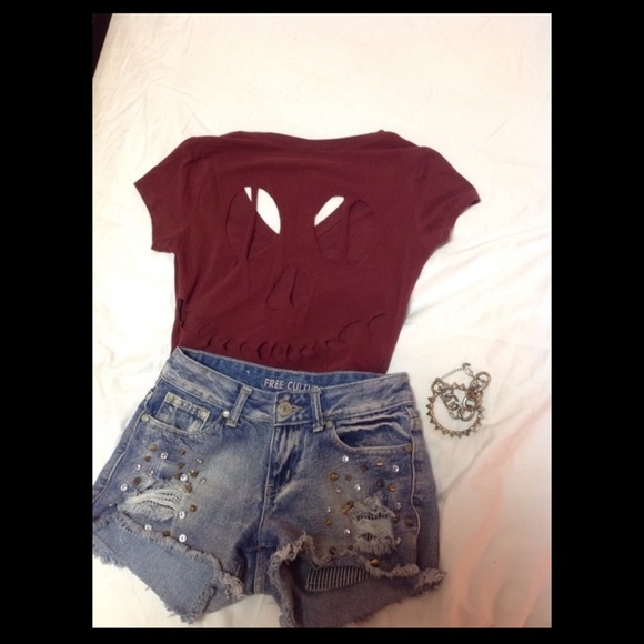 Skull V Neck