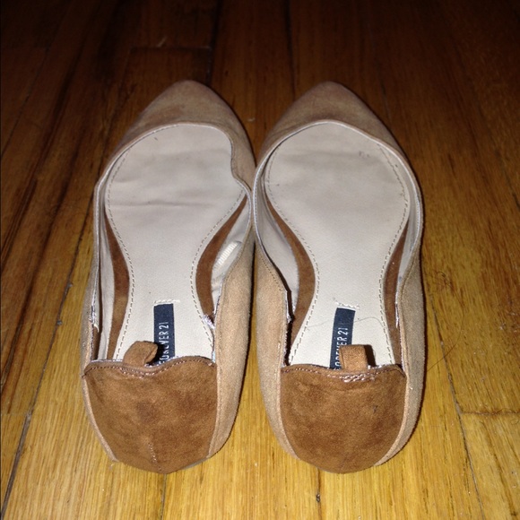 Tan flats - Picture 2 of 3