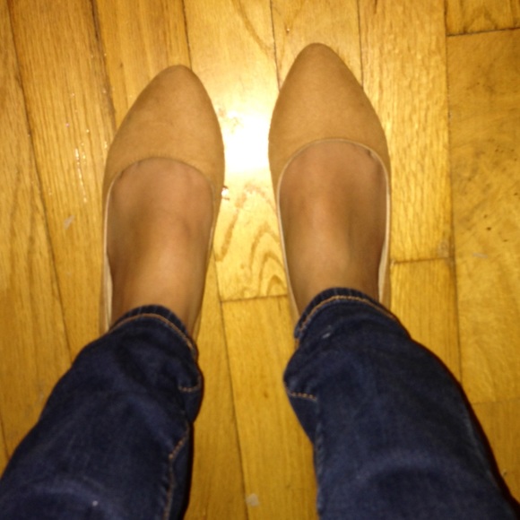 Tan flats - Picture 3 of 3