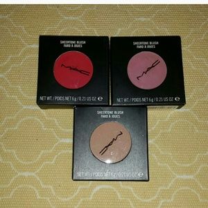 M.A.C. HONOUR blush
