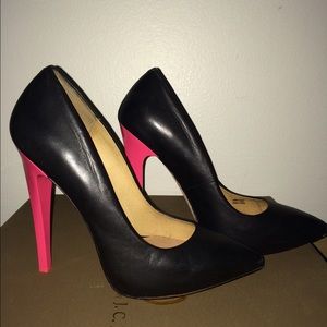 ✨ SALE✨L.A.M.B Hydra pumps