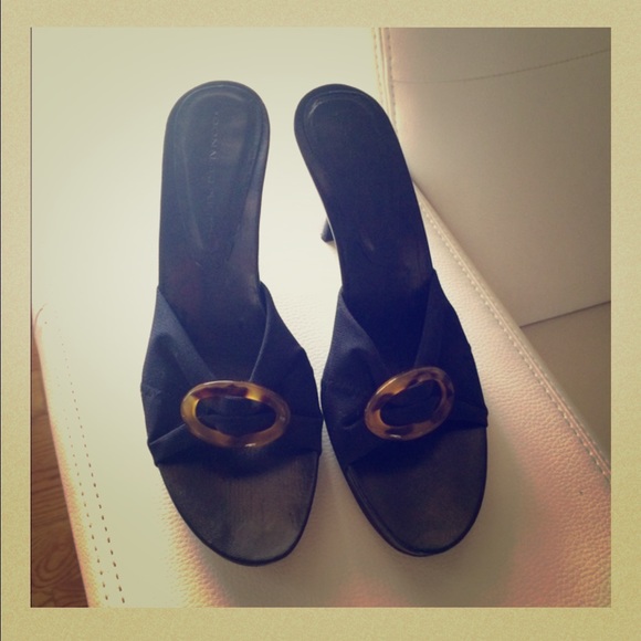 Donald J Pliner slides Size 8.5