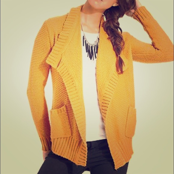 ⛔️sold⛔️ American Rag cardigan mustard color