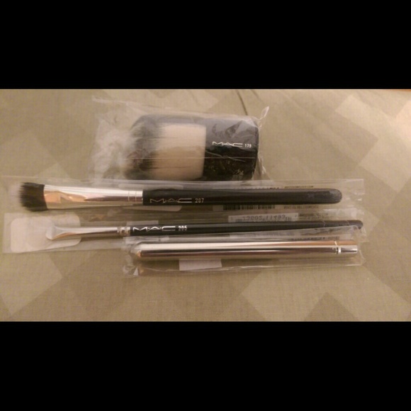 4 piece Mac Brush lot: 179, 205, 287, & 316
