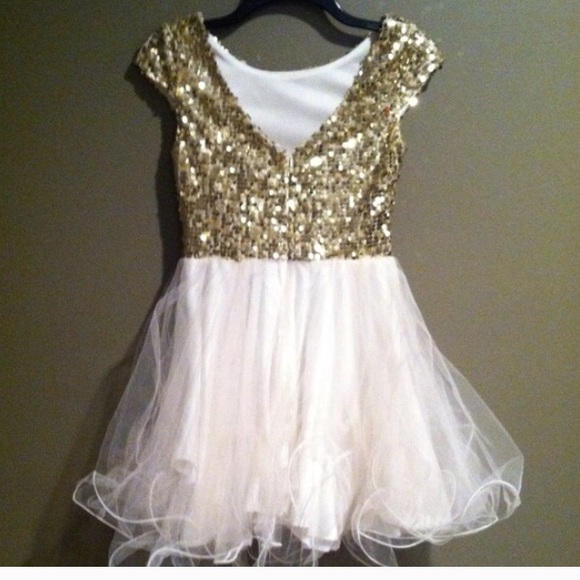 💢SOLD ON MERCARI💢 Gold sequin dress - Picture 2 of 4