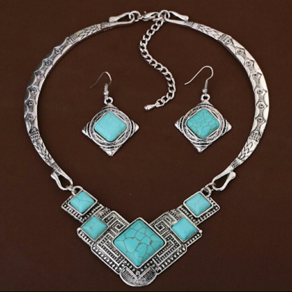Jewelry - 🎀BOGO🎀 Turquoise Necklace & Earring Set