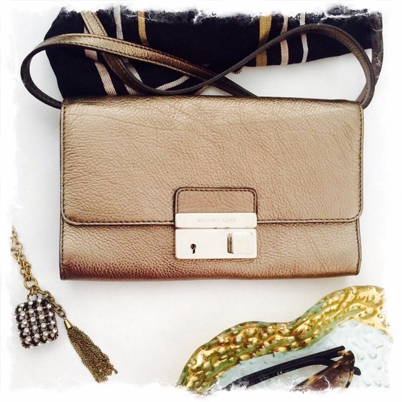 ✨HP✨ Michael Kors Crossbody/Clutch