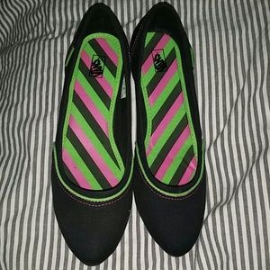 Black/Green flats