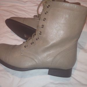 WetSeal Brown/beige Combat Boots size 6 NEVER WORN