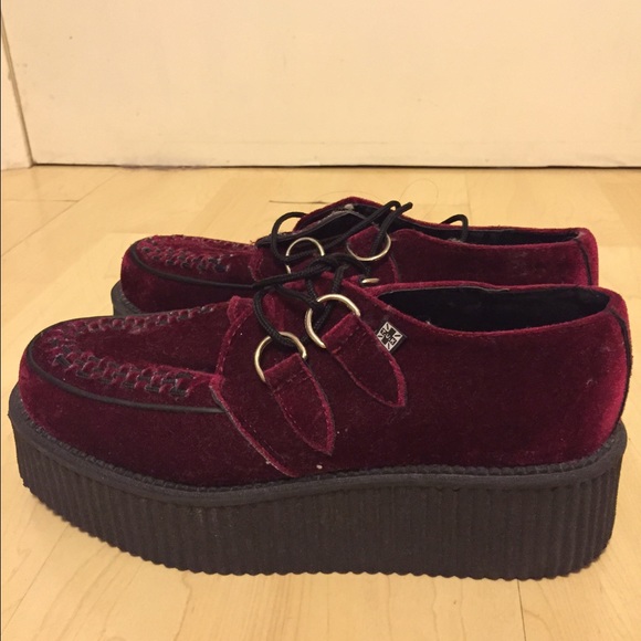 T.U.K. Sneaker velvet round toe creeper