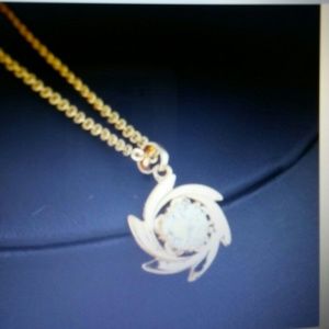 Stunning Sunflower Pendant Necklace