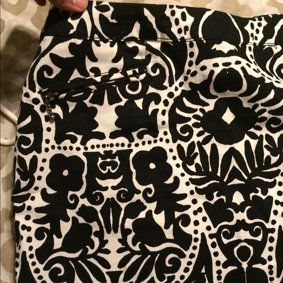 Black and white H & M skirt - Picture 2 of 3