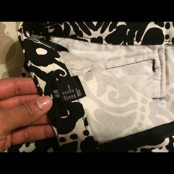 Black and white H & M skirt - Picture 3 of 3